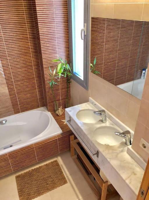 Modern Zen Bali Guest house Puerto Real
